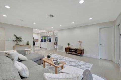 House in Fort Lauderdale, Florida 4 bedrooms, 161.19 sq.m. № 1502655 - photo 2