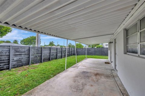 House in Fort Lauderdale, Florida 4 bedrooms, 161.19 sq.m. № 1502655 - photo 28