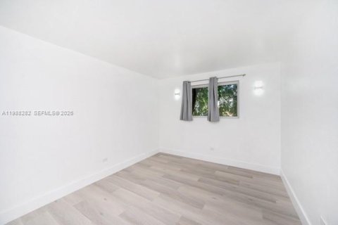 Condominio en alquiler en Cutler Bay, Florida, 2 dormitorios, 71.07 m2 № 2050337 - foto 9