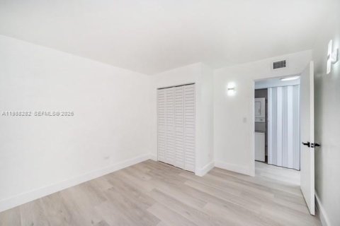 Condominio en alquiler en Cutler Bay, Florida, 2 dormitorios, 71.07 m2 № 2050337 - foto 13