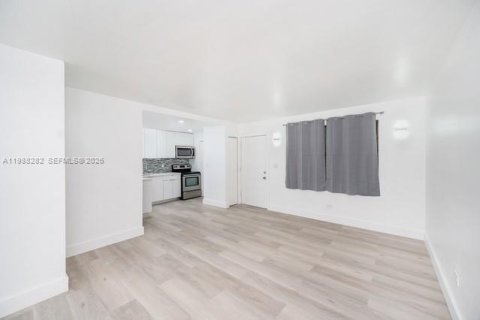 Condominio en alquiler en Cutler Bay, Florida, 2 dormitorios, 71.07 m2 № 2050337 - foto 7