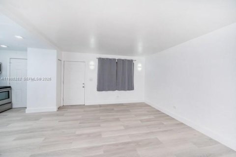 Condominio en alquiler en Cutler Bay, Florida, 2 dormitorios, 71.07 m2 № 2050337 - foto 8