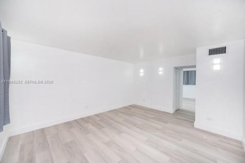 Condominio en alquiler en Cutler Bay, Florida, 2 dormitorios, 71.07 m2 № 2050337 - foto 4