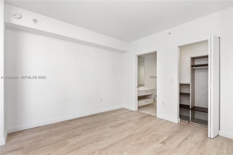 Condominio en alquiler en Miami, Florida, 2 dormitorios, 73.21 m2 № 2001780 - foto 12