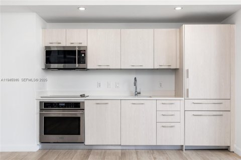 Condominio en alquiler en Miami, Florida, 2 dormitorios, 73.21 m2 № 2001780 - foto 7