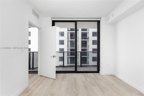 Condominio en alquiler en Miami, Florida, 2 dormitorios, 73.21 m2 № 2001780 - foto 14