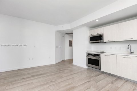 Condominio en alquiler en Miami, Florida, 2 dormitorios, 73.21 m2 № 2001780 - foto 8