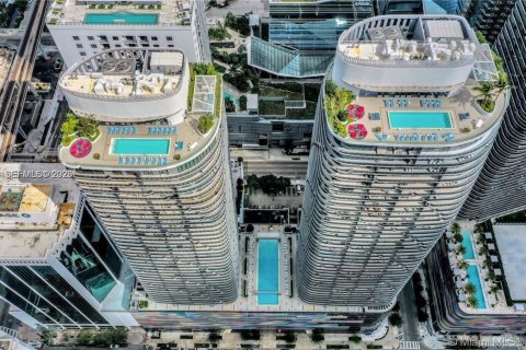 Condominio en Miami, Florida, 2 dormitorios  № 2001780