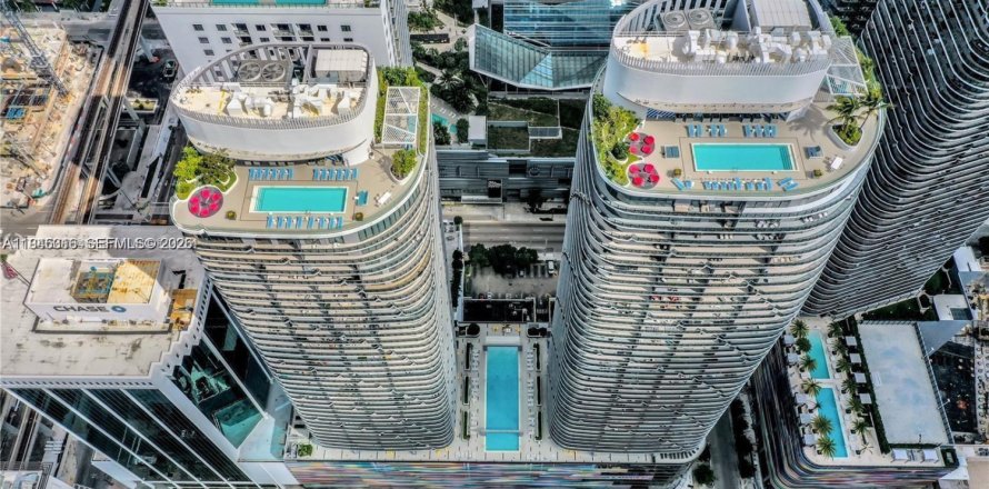 Condominio en Miami, Florida, 2 dormitorios  № 2001780