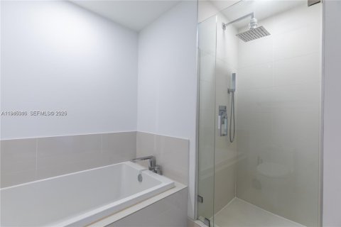 Condominio en alquiler en Miami, Florida, 2 dormitorios, 73.21 m2 № 2001780 - foto 17