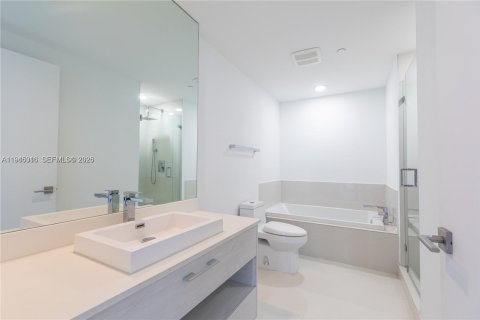 Condominio en alquiler en Miami, Florida, 2 dormitorios, 73.21 m2 № 2001780 - foto 16