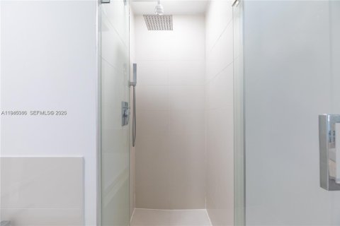 Condominio en alquiler en Miami, Florida, 2 dormitorios, 73.21 m2 № 2001780 - foto 18