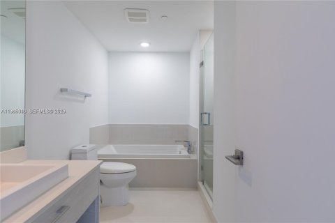 Condominio en alquiler en Miami, Florida, 2 dormitorios, 73.21 m2 № 2001780 - foto 15