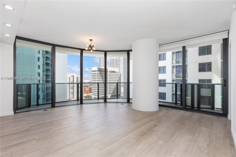 Condominio en alquiler en Miami, Florida, 2 dormitorios, 73.21 m2 № 2001780 - foto 3