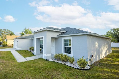 Casa en venta en Deltona, Florida, 3 dormitorios, 183.48 m2 № 1735045 - foto 4