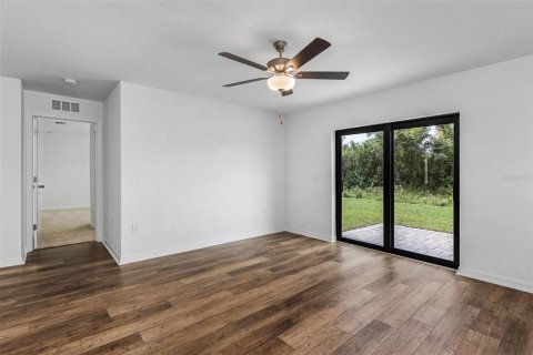 House in Port Charlotte, Florida 3 bedrooms, 117.99 sq.m. № 646012 - photo 11