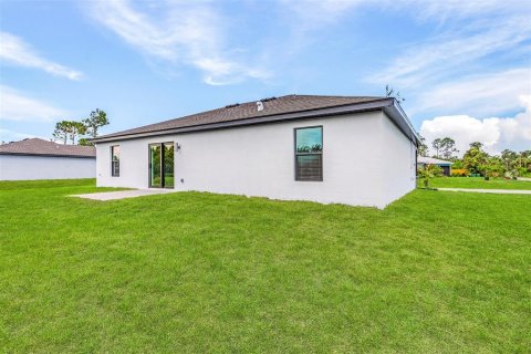 House in Port Charlotte, Florida 3 bedrooms, 117.99 sq.m. № 646012 - photo 3