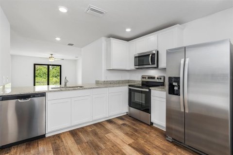 House in Port Charlotte, Florida 3 bedrooms, 117.99 sq.m. № 646012 - photo 8