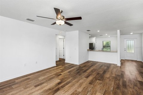 House in Port Charlotte, Florida 3 bedrooms, 117.99 sq.m. № 646012 - photo 9