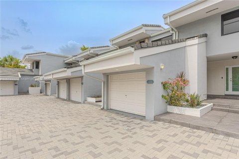 Condominio en venta en Sunny Isles Beach, Florida, 3 dormitorios, 210.42 m2 № 2018485 - foto 5