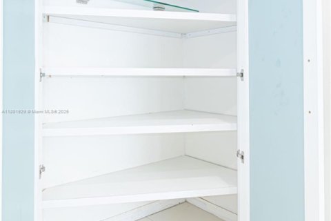 Condominio en venta en Sunny Isles Beach, Florida, 3 dormitorios, 210.42 m2 № 2018485 - foto 11