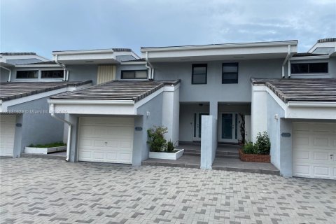 Condominio en Sunny Isles Beach, Florida, 3 dormitorios  № 2018485