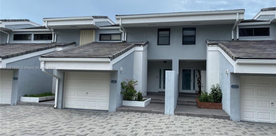 Condominio en Sunny Isles Beach, Florida, 3 dormitorios  № 2018485