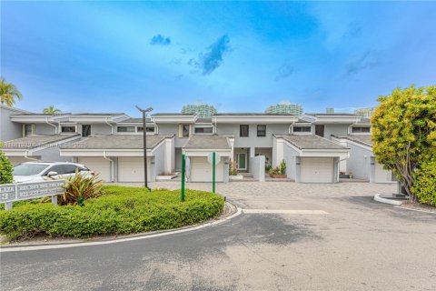 Condominio en venta en Sunny Isles Beach, Florida, 3 dormitorios, 210.42 m2 № 2018485 - foto 4