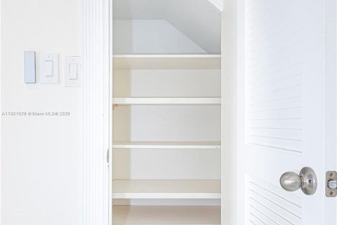 Condominio en venta en Sunny Isles Beach, Florida, 3 dormitorios, 210.42 m2 № 2018485 - foto 19