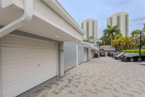 Condominio en venta en Sunny Isles Beach, Florida, 3 dormitorios, 210.42 m2 № 2018485 - foto 6