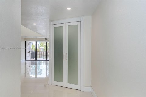 Condominio en venta en Sunny Isles Beach, Florida, 3 dormitorios, 210.42 m2 № 2018485 - foto 10