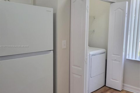 Townhouse in Palmetto Bay, Florida 2 bedrooms, 104.05 sq.m. № 1923923 - photo 9