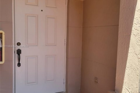 Townhouse in Palmetto Bay, Florida 2 bedrooms, 104.05 sq.m. № 1923923 - photo 3