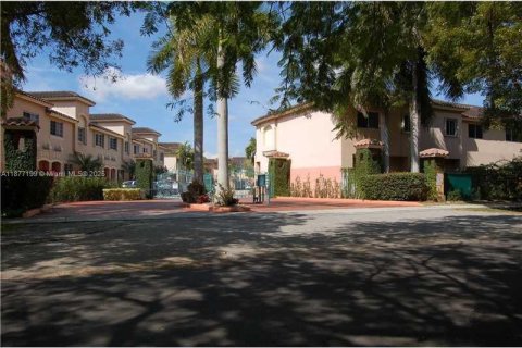 Townhouse in Palmetto Bay, Florida 2 bedrooms, 104.05 sq.m. № 1923923 - photo 2