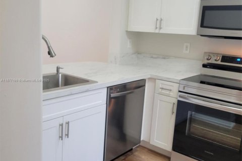 Townhouse in Palmetto Bay, Florida 2 bedrooms, 104.05 sq.m. № 1923923 - photo 7