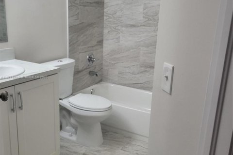 Townhouse in Palmetto Bay, Florida 2 bedrooms, 104.05 sq.m. № 1923923 - photo 12