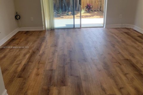 Townhouse in Palmetto Bay, Florida 2 bedrooms, 104.05 sq.m. № 1923923 - photo 5