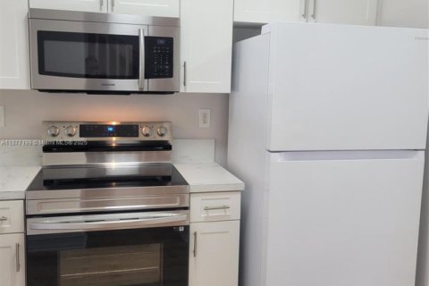 Townhouse in Palmetto Bay, Florida 2 bedrooms, 104.05 sq.m. № 1923923 - photo 8