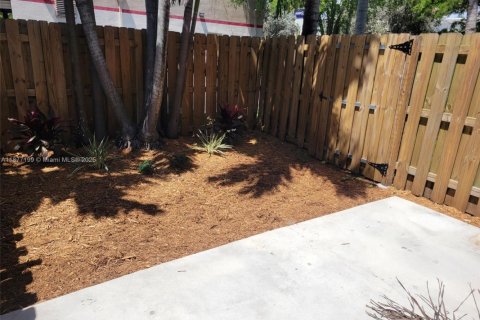 Townhouse in Palmetto Bay, Florida 2 bedrooms, 104.05 sq.m. № 1923923 - photo 14