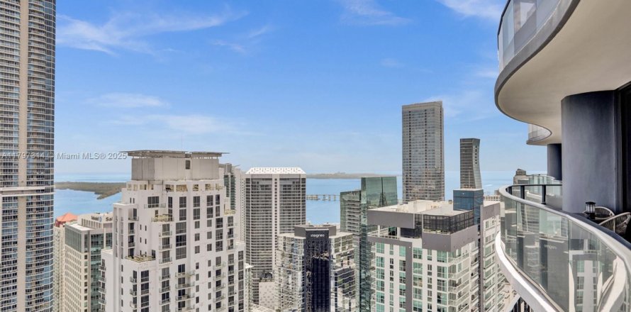 Condominio en Miami, Florida, 3 dormitorios  № 1861168