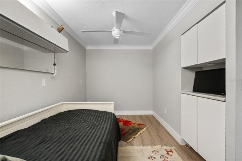 Condo in Longboat Key, Florida, 2 bedrooms  № 2196158 - photo 17