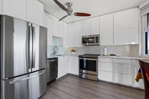 Condo in Longboat Key, Florida, 2 bedrooms  № 2196158 - photo 13