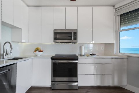 Condo in Longboat Key, Florida, 2 bedrooms  № 2196158 - photo 12