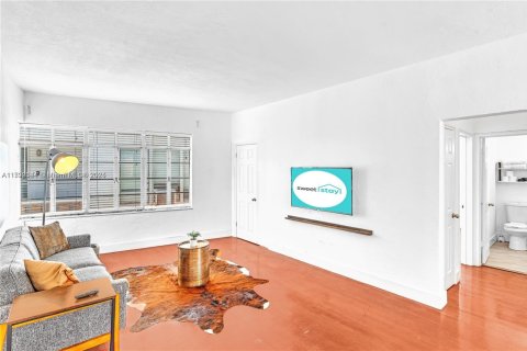 Apartamento en alquiler en Miami Beach, Florida, 1 dormitorio, 65.03 m2 № 1937260 - foto 1
