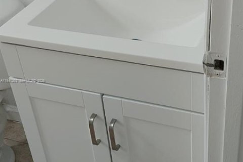 Снять в аренду виллу или дом в Майами, Флорида 1 спальня, 55.74м2, № 2054091 - фото 6