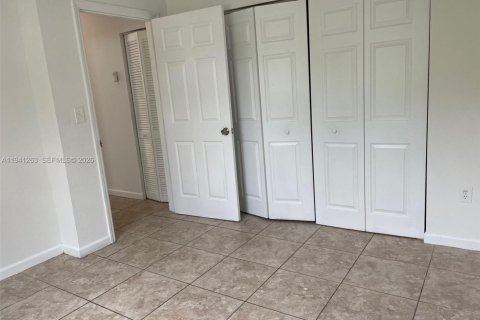 Снять в аренду виллу или дом в Майами, Флорида 1 спальня, 55.74м2, № 2054091 - фото 7