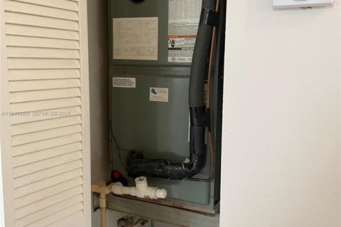 Снять в аренду виллу или дом в Майами, Флорида 1 спальня, 55.74м2, № 2054091 - фото 10