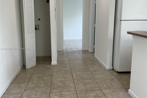 Снять в аренду виллу или дом в Майами, Флорида 1 спальня, 55.74м2, № 2054091 - фото 5