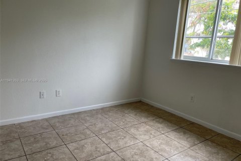 Снять в аренду виллу или дом в Майами, Флорида 1 спальня, 55.74м2, № 2054091 - фото 9