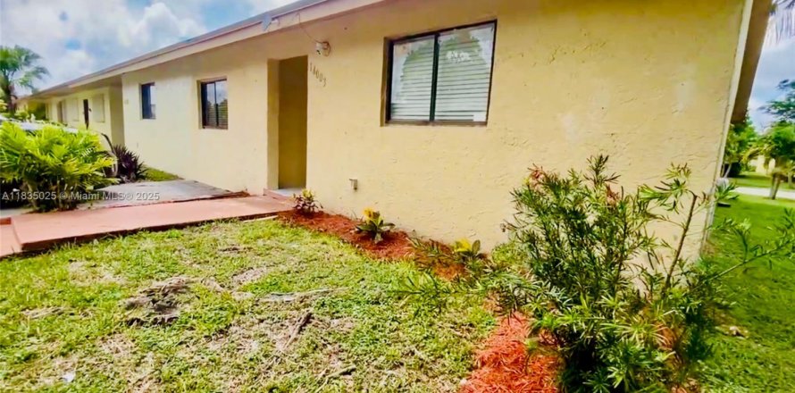 Adosado en Homestead, Florida 3 dormitorios, 111.48 m2 № 1818228